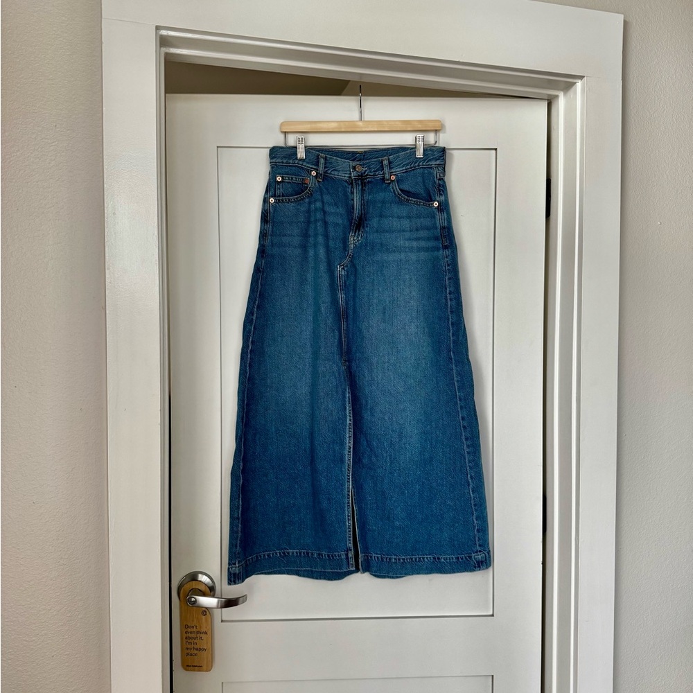 GAP Sz. 30/10 Icon Maxi Skirt. Medium wash.